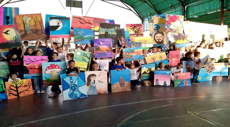 Jóvenes artistas transforman Trujillo con su creatividad en exposición